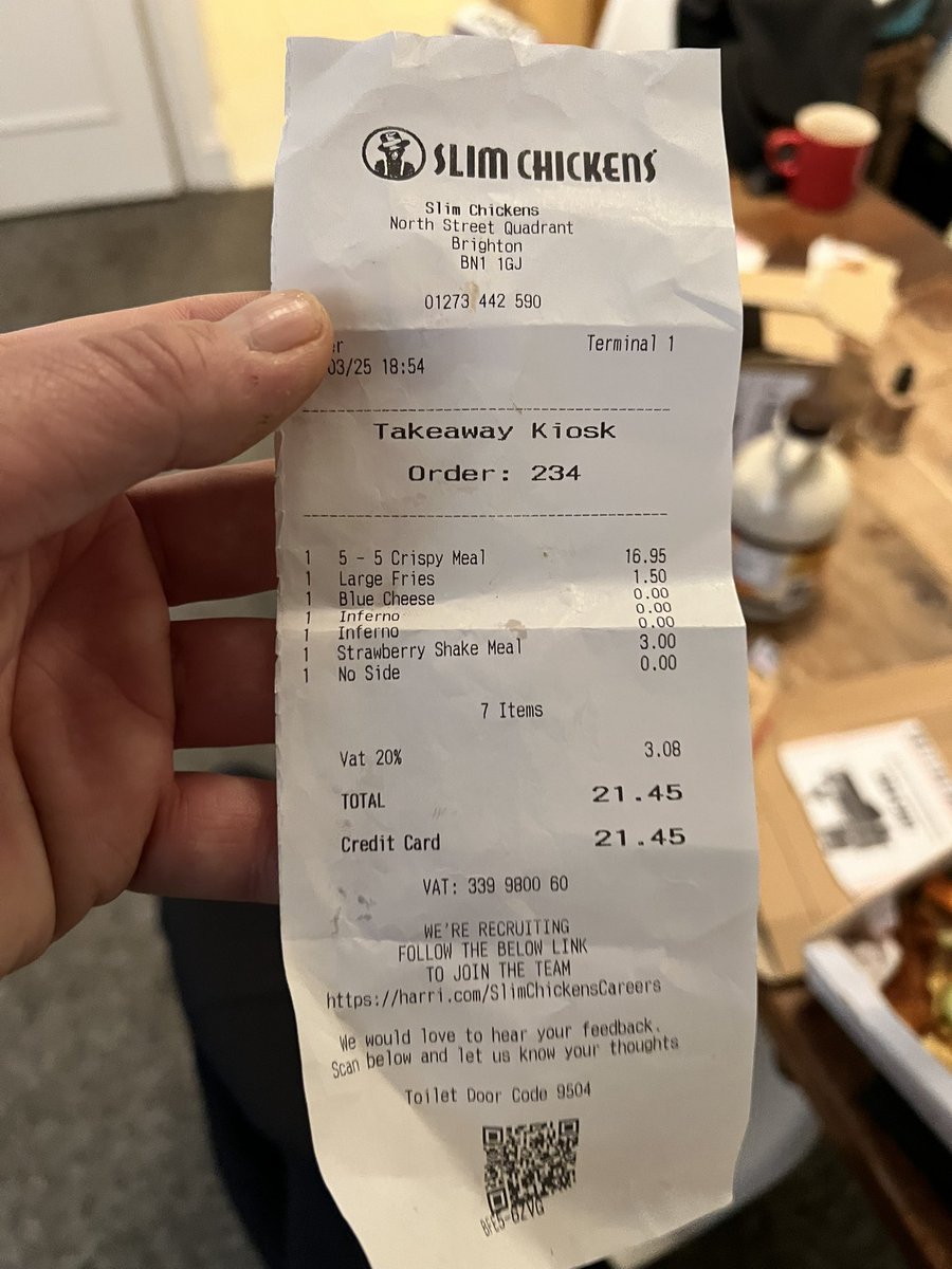 bobbadobba's tweet photo. @slimchickens I just ordered a 5-5 meal takeaway in Brighton. Just got home and I was given a kids meal. How can I get a refund? https://t.co/aWicKmIzhI