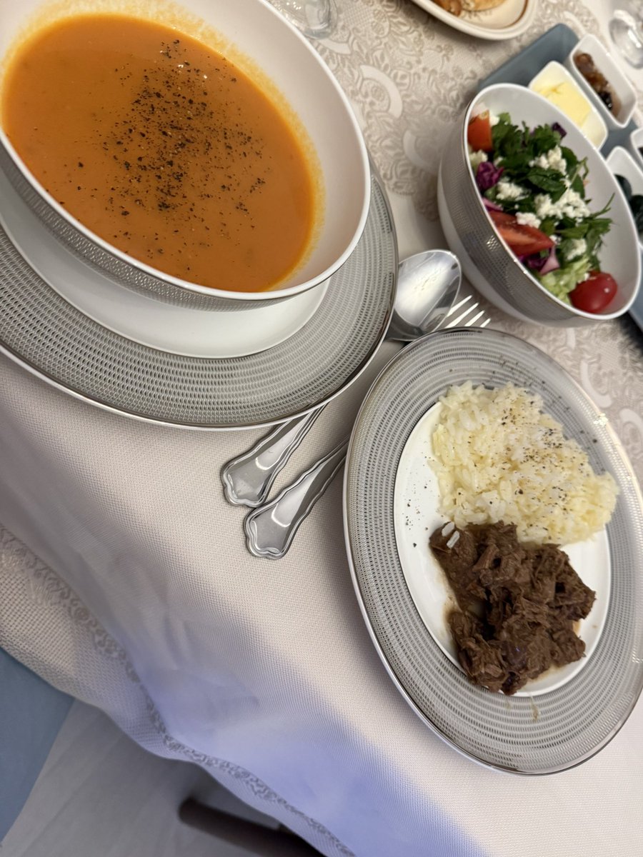 İlk iftar menümü favlayalım. Kavurmayı kısık ateşte 4 saat pişirdim.