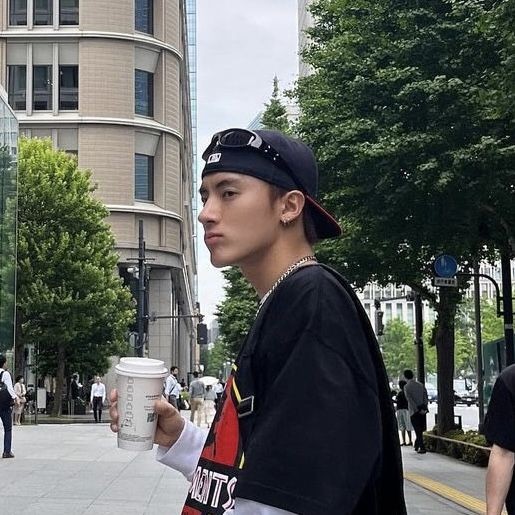 PLENAVIOLENTIAM's tweet image. out to lunch with this punk after our morning activities.