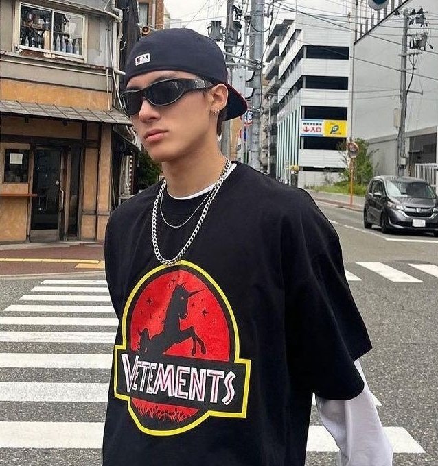 PLENAVIOLENTIAM's tweet image. out to lunch with this punk after our morning activities.