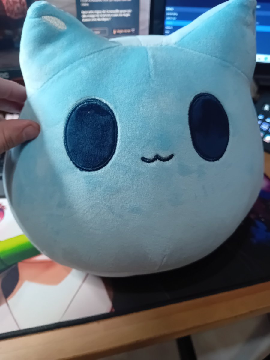 Maintenant j'ai un chat slime chez moi mais... comment on le nourrir ? 

Merci <a href="/Tylupo_art/">Tylupo 💧(gone to bsky)</a> 🤩🤩