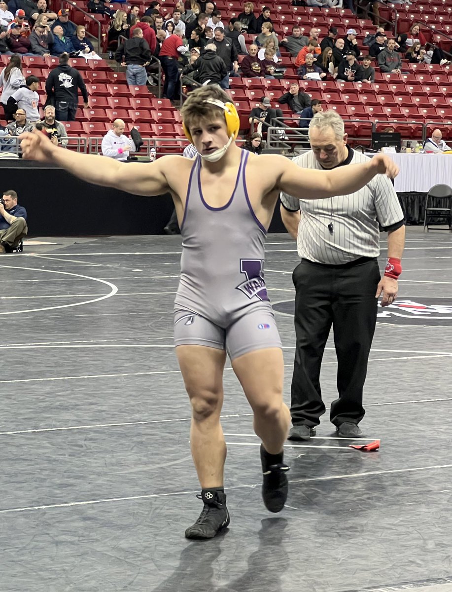 McCoy Smith wins by major decision 18-4 and finishes in 5th place at the WIAA individual state tournament.