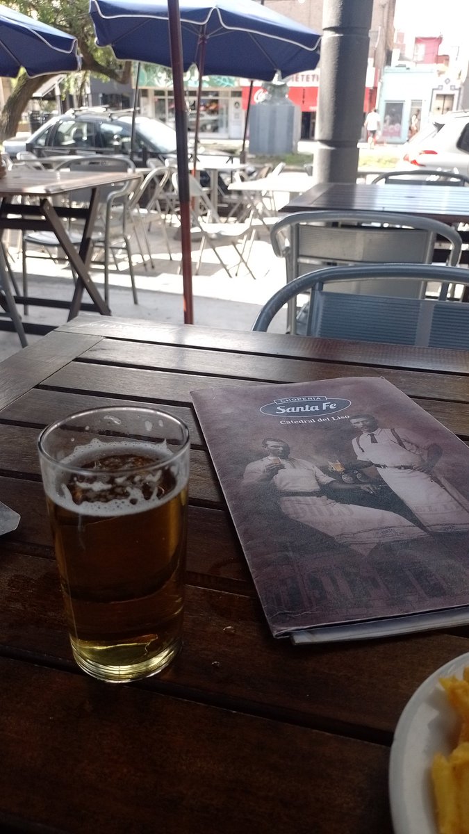 UNA DE LAS TANTAS Y TANTAS MARAVILLAS QUE TIENE NUESTRO INCREIBLE Y UNICO PAIS, EL LISO DE CERVEZA SANTA FE, IMPOSIBLE DE EVITAR