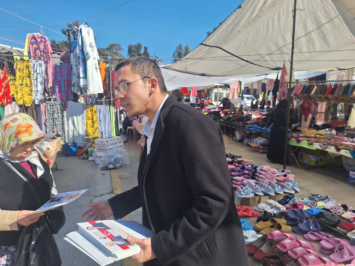 KİMSE TÜRK GENÇLİĞİNİN BİRLİĞİNİ SORGULAMAYA KALKMASIN!
Artık sağ sol yok, vatanseverler ve karşısında duranlar var.
İlçe Teşkilatı Ramazan imsakiyelerini Ramazan Ayı'nın ilk gününde Turgutreis ve Yaka pazar yerlerinde dağıtımda bulunduk.