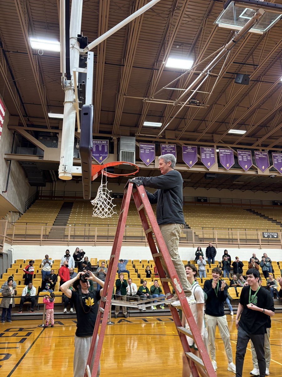 For the first time since 2004, your Sycamore Boys Basketball team are DISTRICT CHAMPS!!!!!

LETS. GO. AVES!!!!!!! ⭐️⭐️⭐️⭐️
