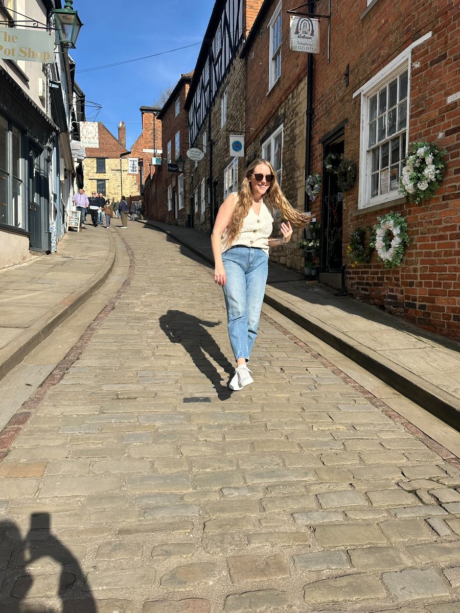 I’ve never smiled with my teeth but now I’ve got my braces off, I’m trying to embrace it! 🥰☀️