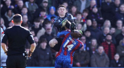 I mean what ref is looking at that and going "Yeah looks ok"