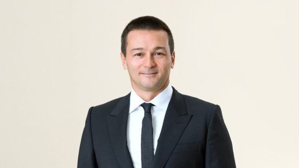 Bu twiti iyi okuyun ahali

Zorlu Holding CEO’su Cem Köksal’ın  28 Şubat darbesinin medya ayağını yöneten Hürriyet Gazetesinin o dönemki haber koordinatörü olan Nurcan Akad’ın yeğeni (Ablasının oğlu) olduğunu biliyor muydunuz? 

Hiçbir şey sebepsiz değil !!