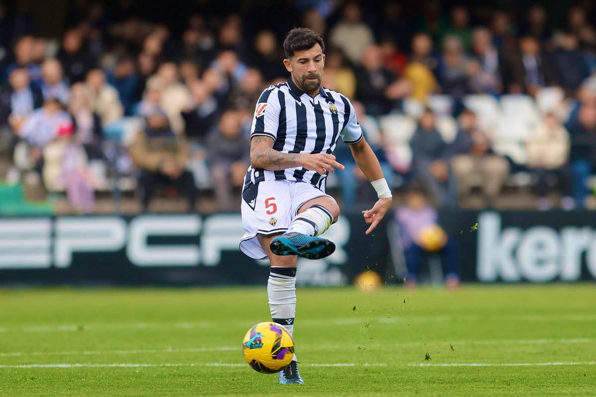 Gran victoria la de hoy, orgullo de equipo y afición ⚔️
#PPO 🤍🖤
<a href="/CDCastellon/">CD Castellón</a>