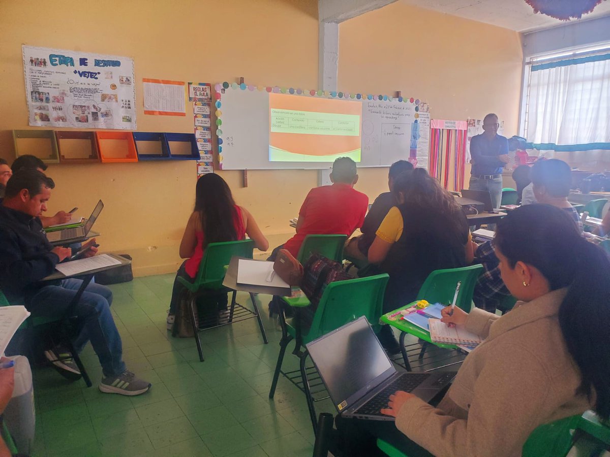 cmtonatico's tweet photo. 🏫 El @cmtonatico comparte momentos de la 3a. Sesión del Taller "Metacognición: La importancia de como enseñar y aprender juntos".📝
 🏫Sede: Esc. Prim. Lic. Benito Juárez de 𝐓𝐨𝐧𝐚𝐭𝐢𝐜𝐨
Conduce: Dr. Reynaldo Rivas Vargas.
#ProfesionalizaciónDocente
@SubdireccionC https://t.co/aHYjZuQypS