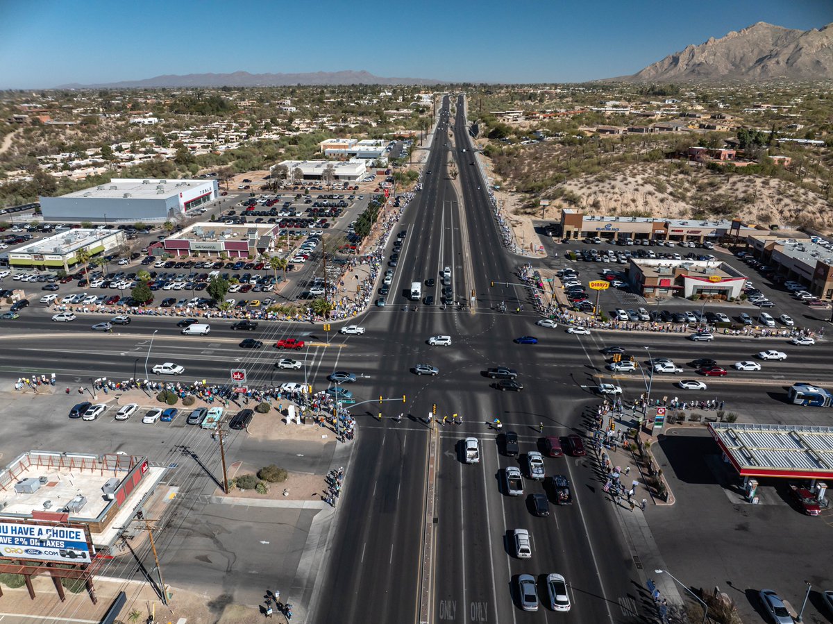 bgboydphoto's tweet image. Aerial photos of the anti-Musk protest outside the Tesla dealership in Tucson at Oracle and River
@whatsuptucson @cnnbrk @KOLDNews @KVOA
@kgun9 @MSDNCNews