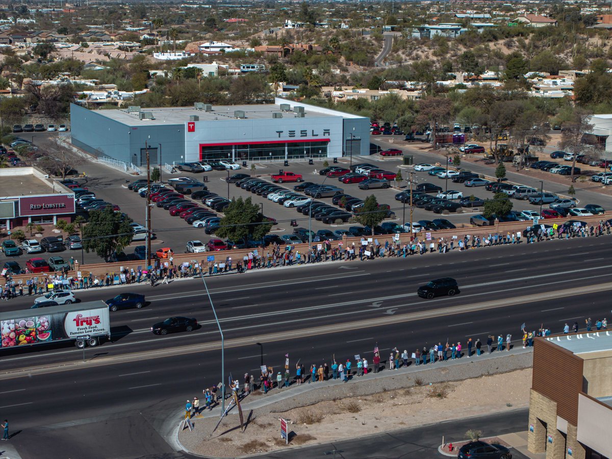 bgboydphoto's tweet image. Aerial photos of the anti-Musk protest outside the Tesla dealership in Tucson at Oracle and River
@whatsuptucson @cnnbrk @KOLDNews @KVOA
@kgun9 @MSDNCNews