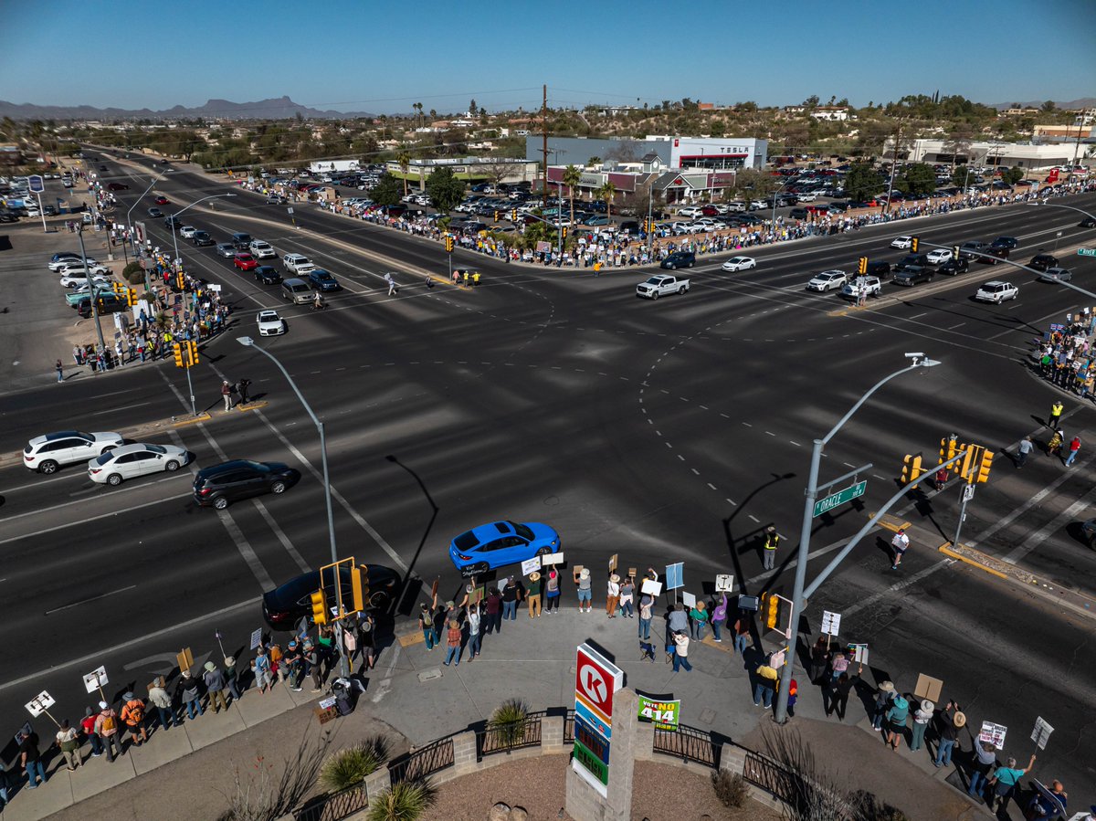 bgboydphoto's tweet image. Aerial photos of the anti-Musk protest outside the Tesla dealership in Tucson at Oracle and River
@whatsuptucson @cnnbrk @KOLDNews @KVOA
@kgun9 @MSDNCNews