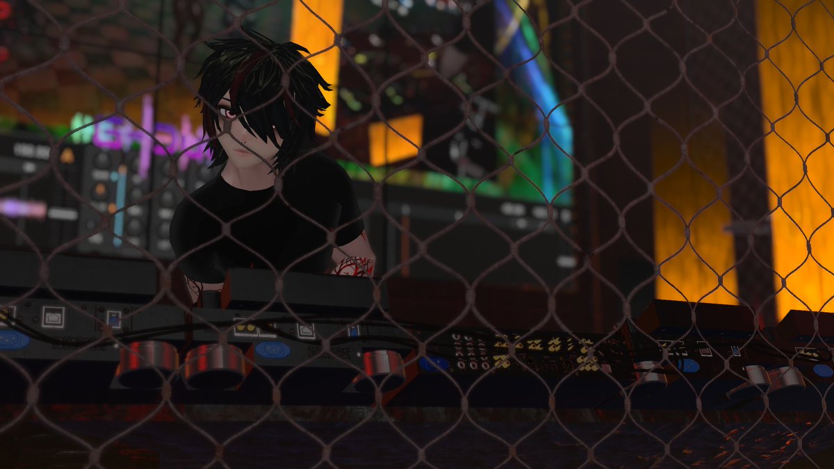 Hip-Hop Night tonight! 

I'll be dropping tracks from some of my fav rappers including Angel Haze, Ashnikko, Awkwafina, Nadia Rose, Raja Kumari, Snow Tha Product, Megan Thee Stallion, The Polish Ambassador &amp; more!  

Hope to see you there! 😎
(18+ verified VRC instance)