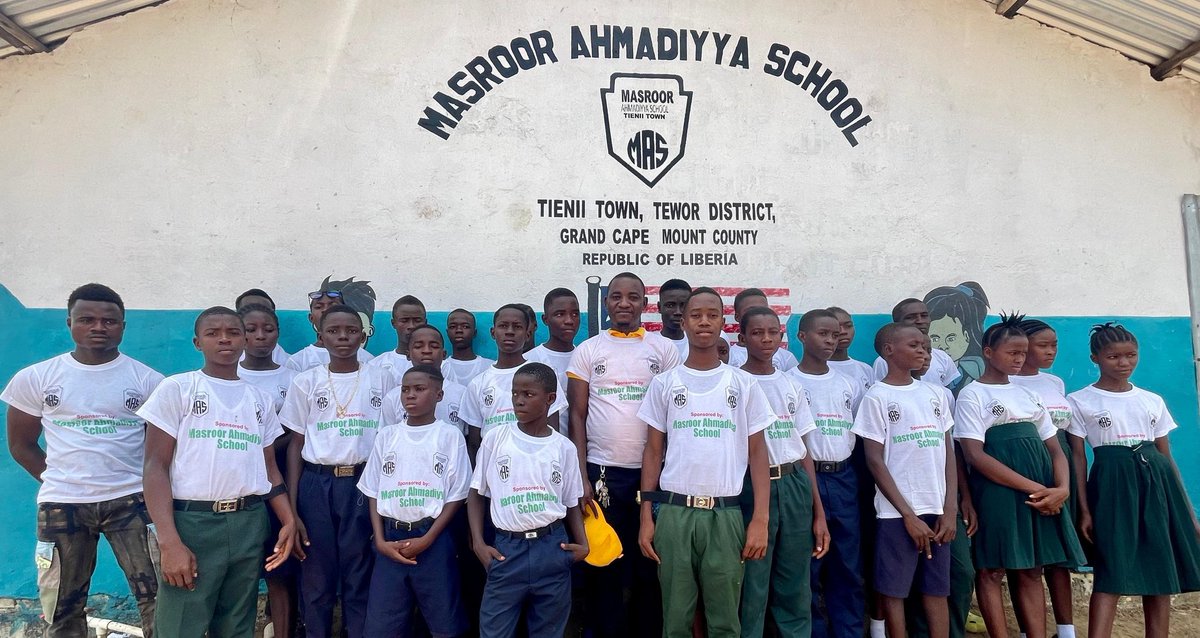 AMJ_Liberia's tweet photo. On Feb 26th, 2025, Masroor Ahmadiyya School in #Tienii hosted the District Quizzing Tournament in partnership with the Tewor DEO. Masroor Ahmadiyya School secured second place with a trophy and 5,000 Liberian dollars. #ahmadiyya_liberia #MAS https://t.co/izZN6yyGBO