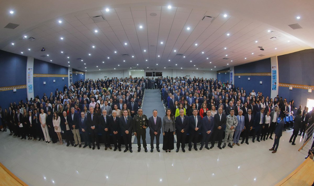 UN MODELO DE PROCURACIÓN HUMANISTA, MI COMPROMISO CON
GUANAJUATO; DIJO EL
DR. GERARDO VÁZQUEZ ALATRISTE

En cumplimiento al principio de transparencia y rendición de cuentas, el Fiscal General del Estado de Guanajuato, presentó el Informe Anual de Actividades 2024, documento que