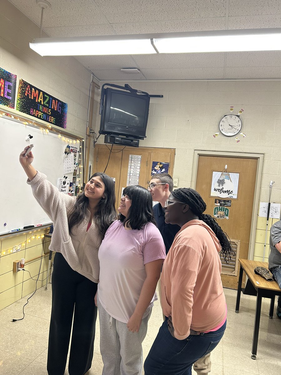 Mrs. Schibler (@fhschibs) on Twitter photo Better Together Club had a pizza party tonight! Thank you <a href="/GioninosGreen/">Gionino's Pizzeria</a> for all of your continued support!!
#wearefirebirds Better Together Club had a pizza party tonight! Thank you <a href="/GioninosGreen/">Gionino's Pizzeria</a> for all of your continued support!!
#wearefirebirds