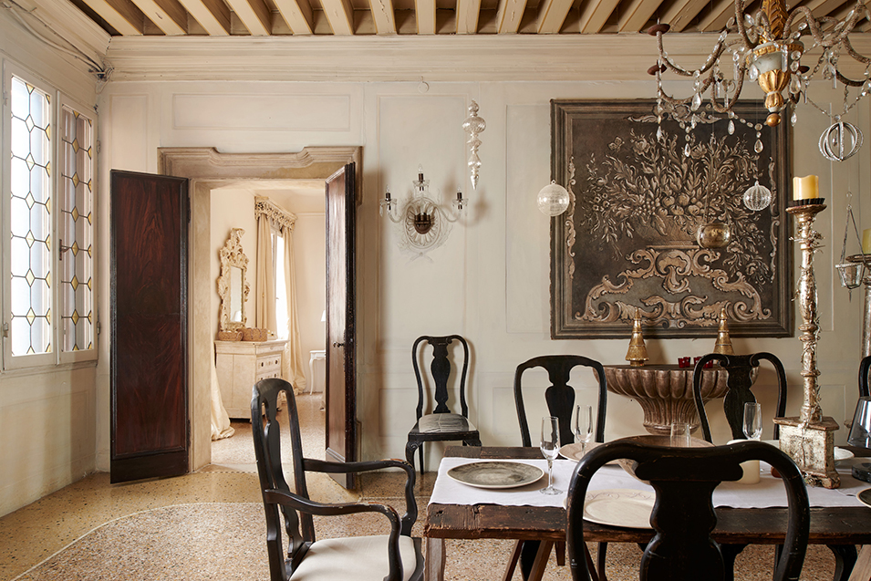 RuleProperties's tweet image. Each year, as masked revelers fill the “calli” (streets) of Venice for the famed Carnevale, the city’s “palazzi" (palaces) take center stage, their gilded halls and towering windows glowing. 

ow.ly/bLAs50V7nJq for the full article!

#RuleProperties