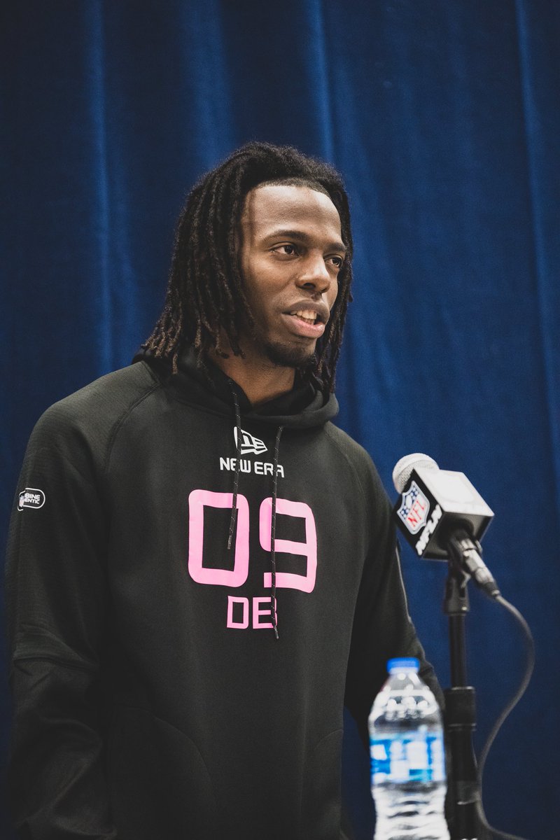 Soaking it all in 🤙

#210TriangleOfToughness
#PathtotheDraft | #NFLCombine
