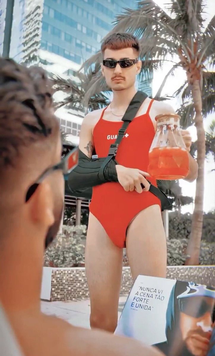 CAPTION CONTEST 

Best one by Monday wins a box of Koolaid signed by <a href="/itsvictorAlves/">Alves</a> 

Reply with your best under this tweet to qualify
