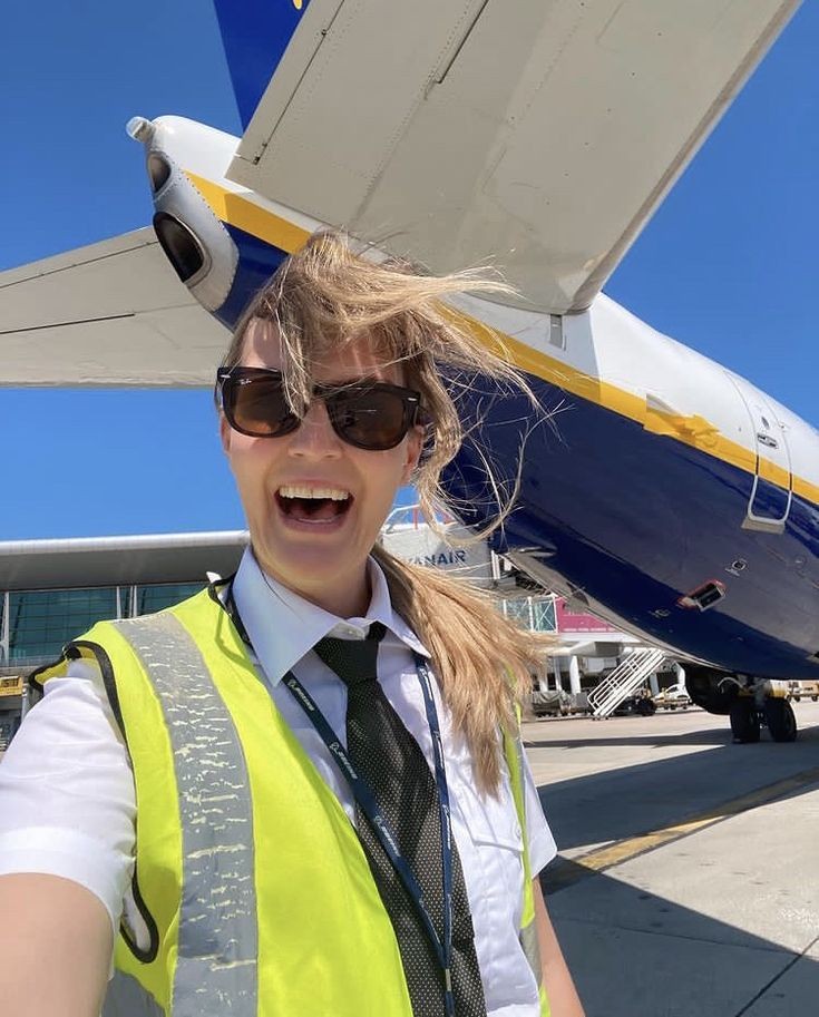 Big Engine!

All avgeeks out there, guess airplane type 🤓

#aviation #pilots #boeing #rollsroyce #virginatlantic #femalepilot