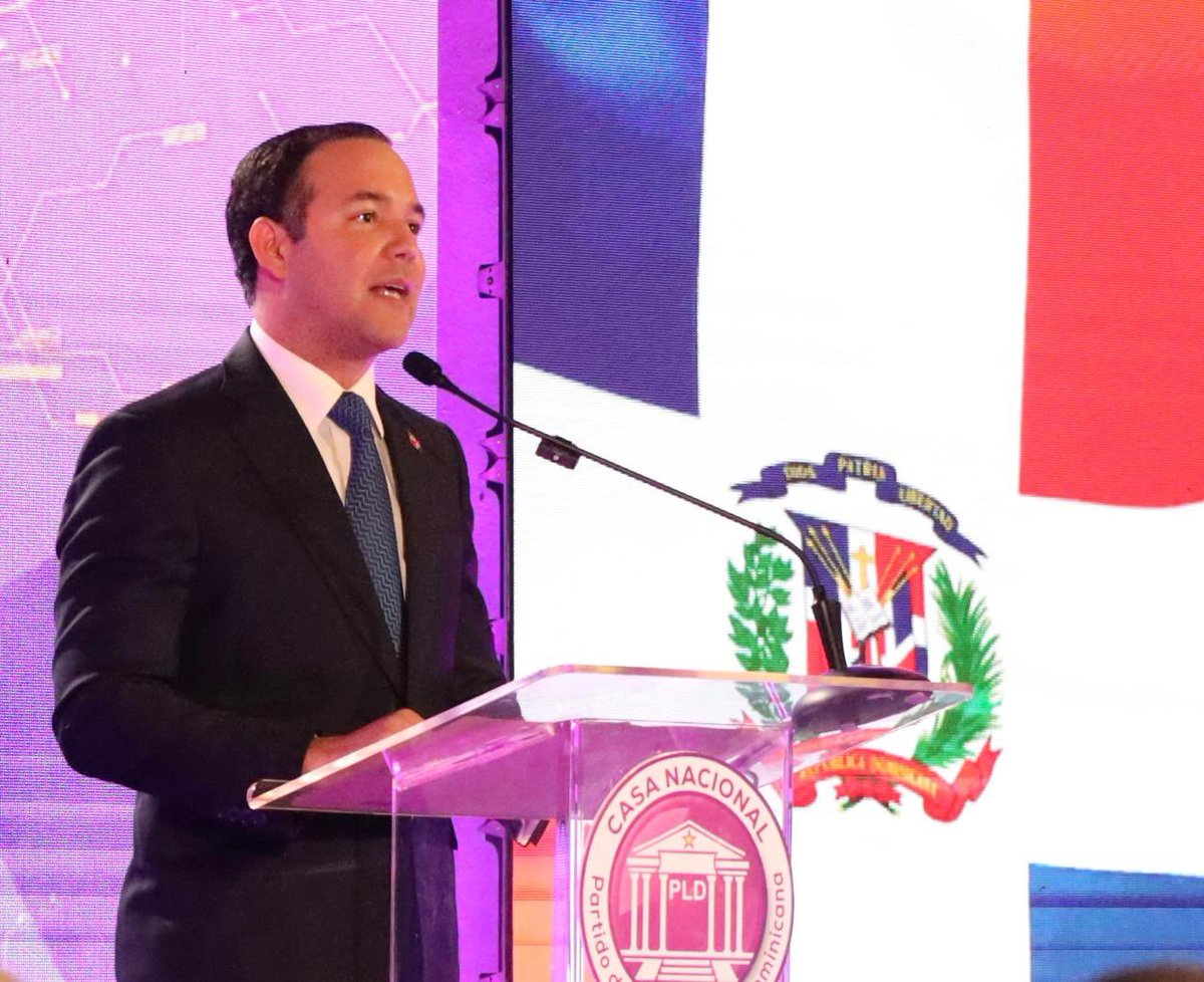 renepolancov's tweet photo. El caos del tráfico diario y la falta de inversión en transporte público afectan la calidad de vida de las familias dominicanas. El Gobierno del PRM ha ahondado la brecha entre ricos y pobres con absoluta indolencia e indiferencia @JohnnyPujols 
#CrecimosConElPLD 
#PLDResponde https://t.co/sWWfTUtbrn