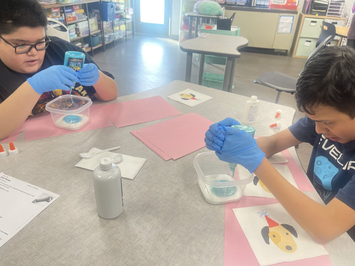 Rezulak101's tweet photo. Thinking Thursday: Did you know “Slime” is a non-Newtonian fluid? This means it’s BOTH a liquid and solid! Team station rotations had us exploring the science in slime! 
Science is fun in @blackhawk_ms @BensenvilleD2 #BMS_now https://t.co/BXzxOeqRlU