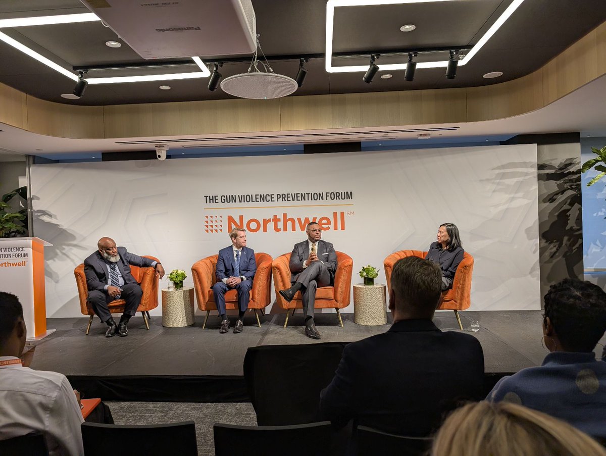 CeaseFirePA's tweet image. Great day of panels at the Northwell Gun Violence Prevention Forum featuring Julianne Moore, @ChrisChristie , Secretary @ArneDuncan, and @LGAustinDavis! We are grateful to these leaders and everyone who came out for their commitment to #EndGunViolence! 🧡🤩