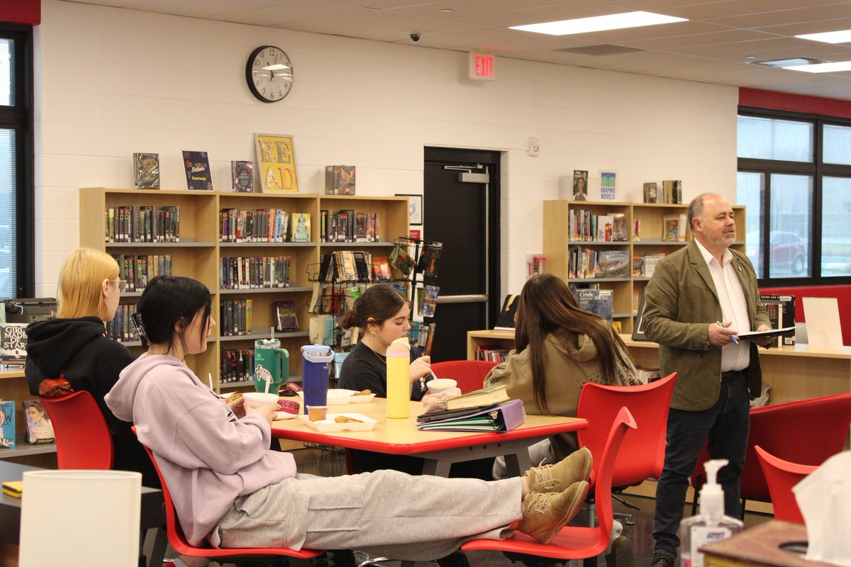 DMaugerMHS's tweet photo. Thank you to Don Obermeier, MHS class of '86, for presenting at our first Career Cafe. He discussed his career in business management, geological engineering, and surveying. https://t.co/pPF3HzleSc