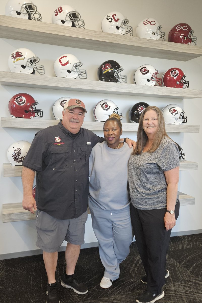 UltTailgater's tweet photo. Big thanks @KimRochell for helping us set this up today to provide lunch for @GamecockFB coaches &amp; staff. We appreciate all their hard work during  the year with the program! As always, great seeing @CoachSBeamer &amp; catching up!
#GamecockFootball #Gamecocks #UltimateTailgatersBBQ https://t.co/URjBDRZVlw