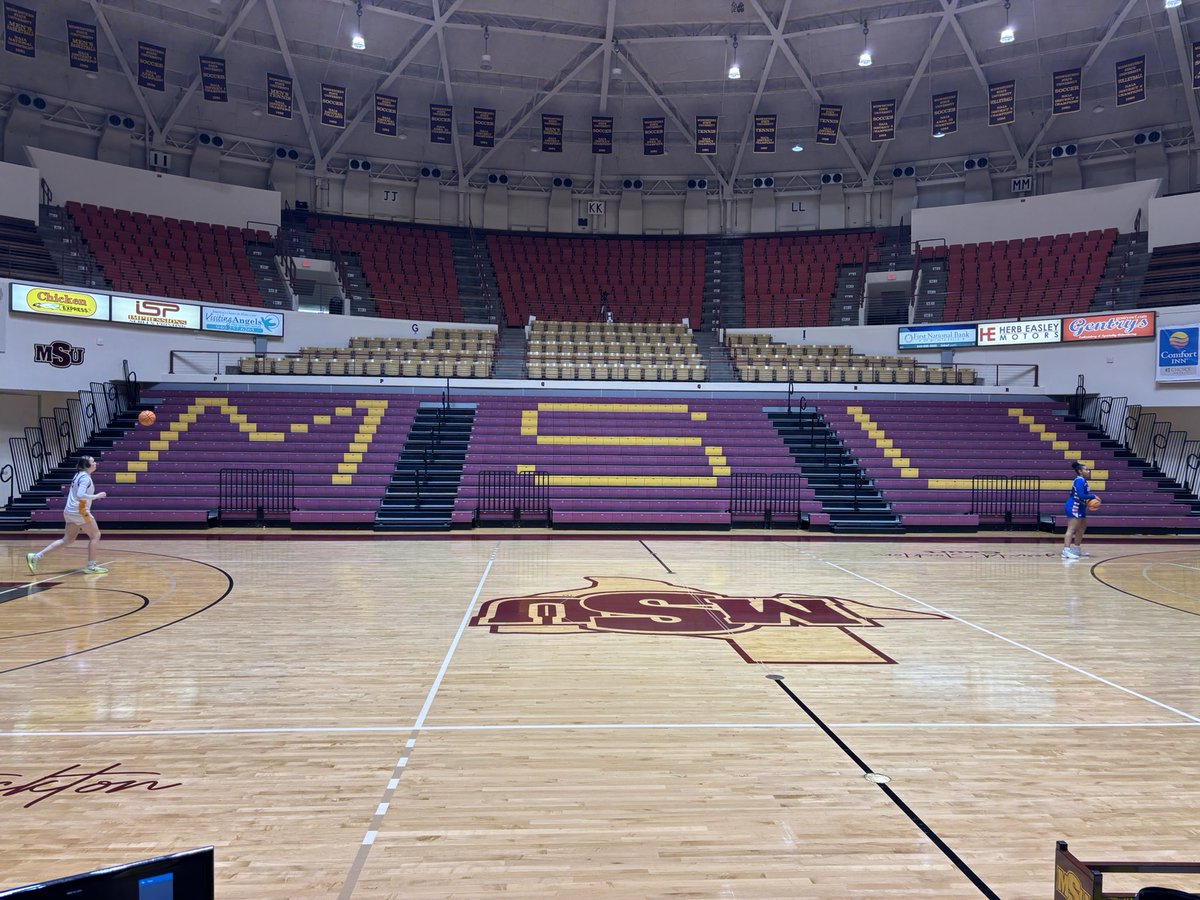 LCU_Chap_Radio's tweet image. 📍On site at the historic D.L. Ligon Coliseum in Wichita Falls on the campus of Midwestern State. Coverage of LCU Basketball vs. MSU coming up at 5 pm on the Chap Radio Sports Network.