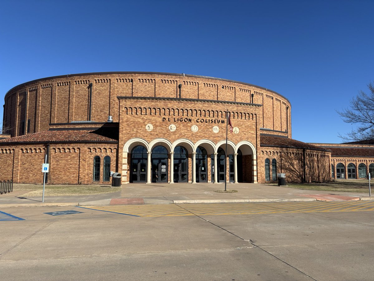 LCU_Chap_Radio's tweet image. 📍On site at the historic D.L. Ligon Coliseum in Wichita Falls on the campus of Midwestern State. Coverage of LCU Basketball vs. MSU coming up at 5 pm on the Chap Radio Sports Network.
