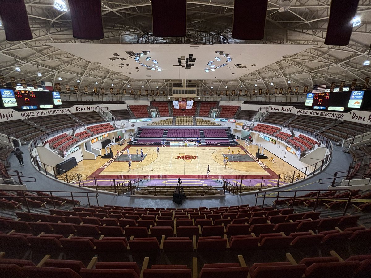 LCU_Chap_Radio's tweet image. 📍On site at the historic D.L. Ligon Coliseum in Wichita Falls on the campus of Midwestern State. Coverage of LCU Basketball vs. MSU coming up at 5 pm on the Chap Radio Sports Network.