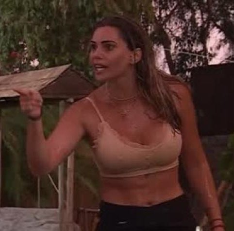 Emilia Dides dando cátedra de ser dama porque quiere compartir su corona con Faloon, 

Mientras que la otra estuvo todo el día pataleando y tirando mala onda a nuestra queen.

Juzguen uds. Mismos

#HayQueDecirlo13  #PlanPerfectoCHV #Viña2025