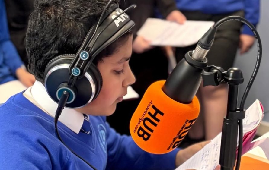 ShawleyPrimary's tweet photo. 📻 Welcome to live radio at @ShawleyPrimary

We’ve had an amazing day, as our very own school radio station was launched. Such a great opportunity for our children. 😊

Listen Live 👉 https://t.co/7LKHRAPVjn

Podcasts 👉 https://t.co/zl2zpwqQte 

#SCPRadio @mixcloud 📻 🎙️👇 https://t.co/fOUjj9whm1