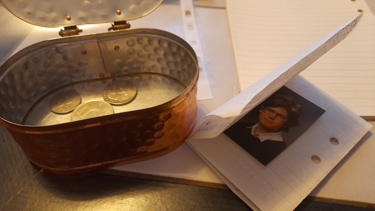 SwedishGamester's tweet photo. I just made a #TimeCapsule with a #HandWrittenLetter and three #coins from the year when my #ChildhoodHome was built. I want to #hide it in the #crawlspace under the #house for #FutureGenerations to find when they #renovate or #demolish the #place I once called my #home. ❤️🥲 https://t.co/5ZbHZxLc8D