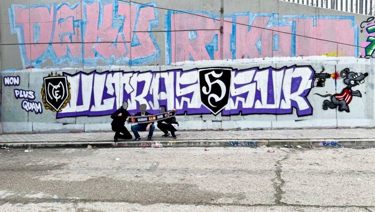 Que bien los pasamos hoyyy!!!!! Murito dedicado a los que nunca fallan <a href="/FondoSur_1980/">ULTRASSUR</a> honor a Ultrassur ❤️ <a href="/puksRM/">puks</a>