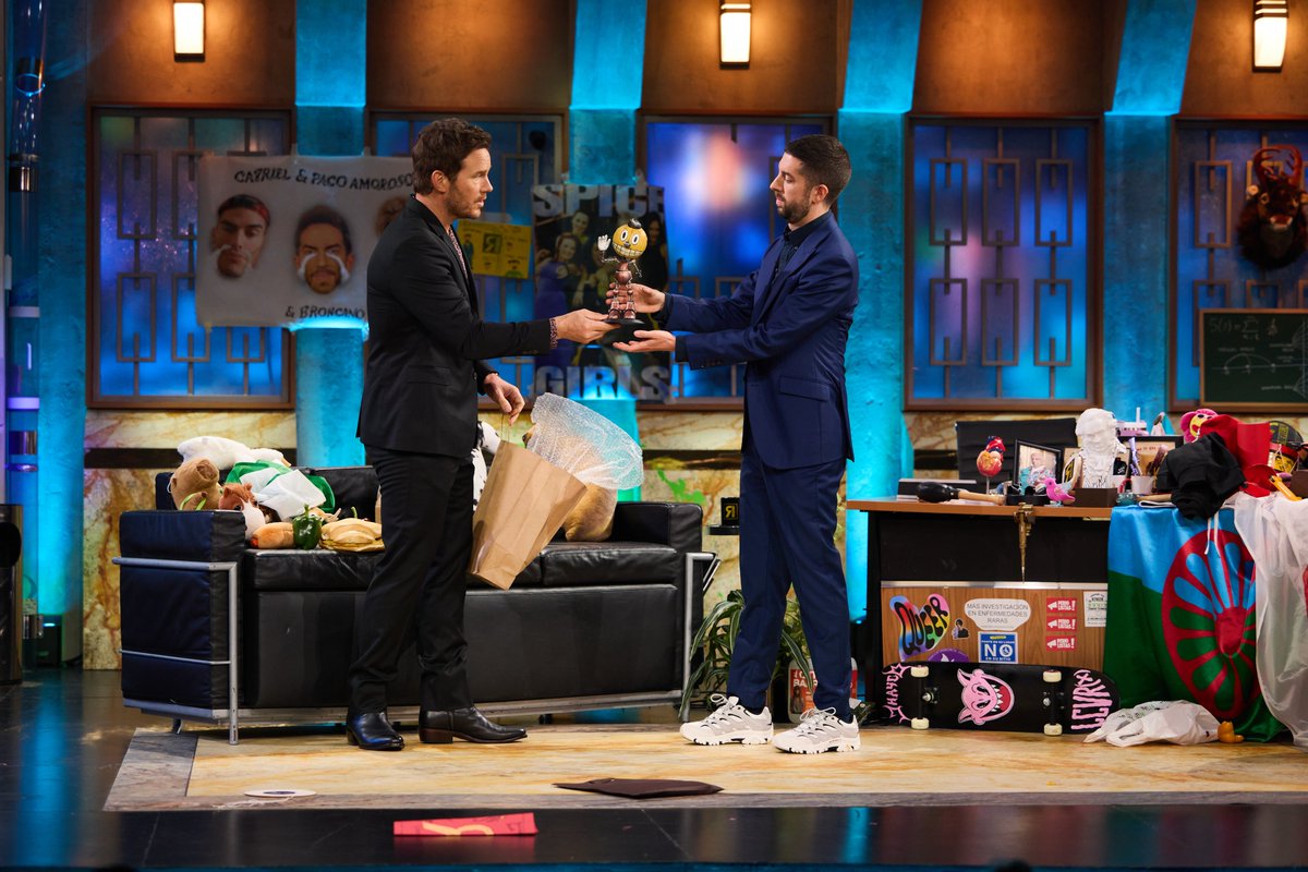 LaRevuelta_TVE's tweet photo. Programa completo con la entrevista a @prattprattpratt https://t.co/FByYFCgjYm https://t.co/jgbCNzoBnu