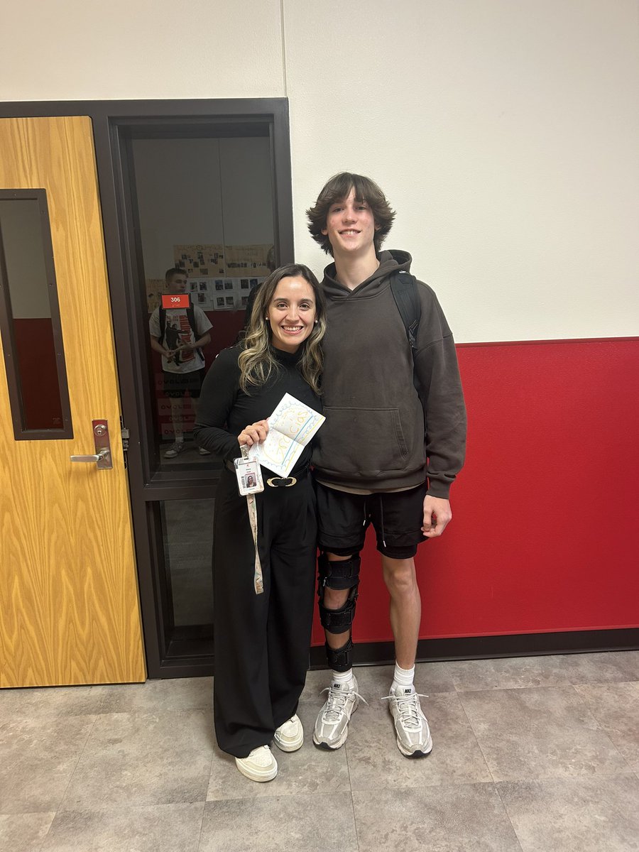 Brody_Hunter6's tweet image. Thanking an amazing spanish teacher today for always being the best and most caring #Deak #4D @GCISD @coachrsmith12 @GVineAthletics #StangComp106 @HunterGross_19