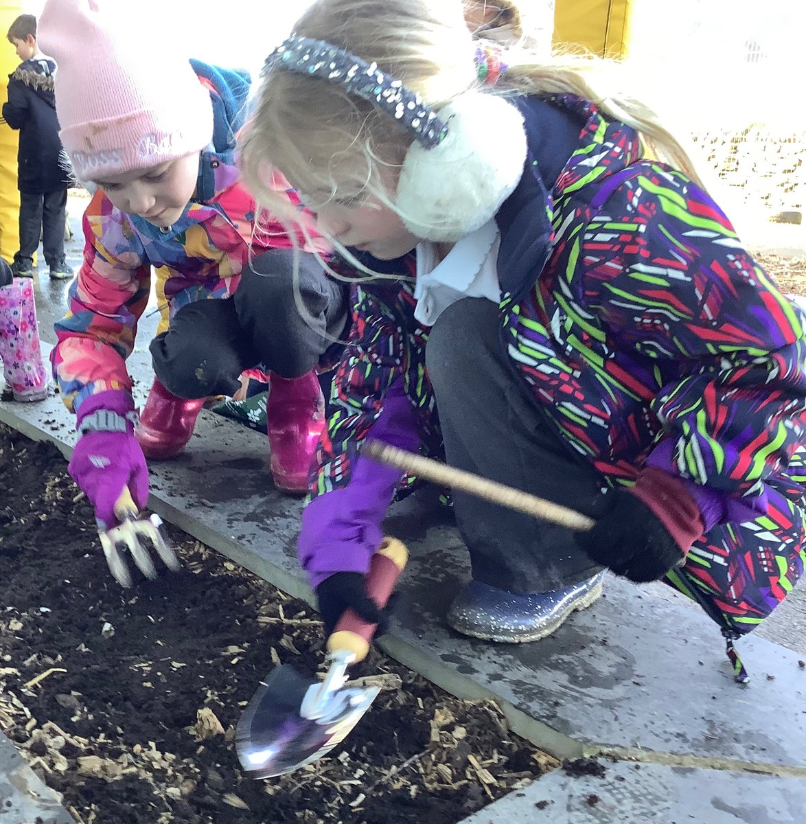 Year 2 loved their outdoor learning activities on Monday!🌿🌺🌸