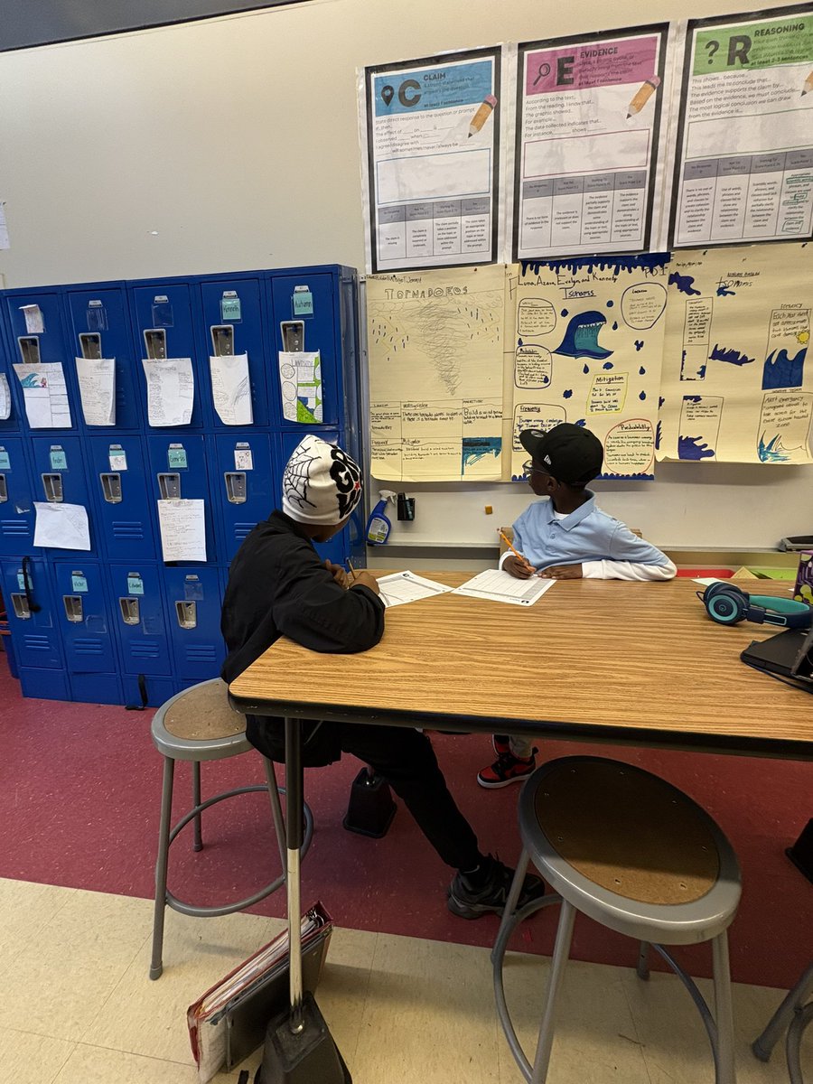 Students in Mrs. Ignats science class working in collaborative partners to learn from group research projects! ❤️❤️ <a href="/AACountySchools/">AACPS</a> <a href="/childrensguild/">The Children's Guild</a>