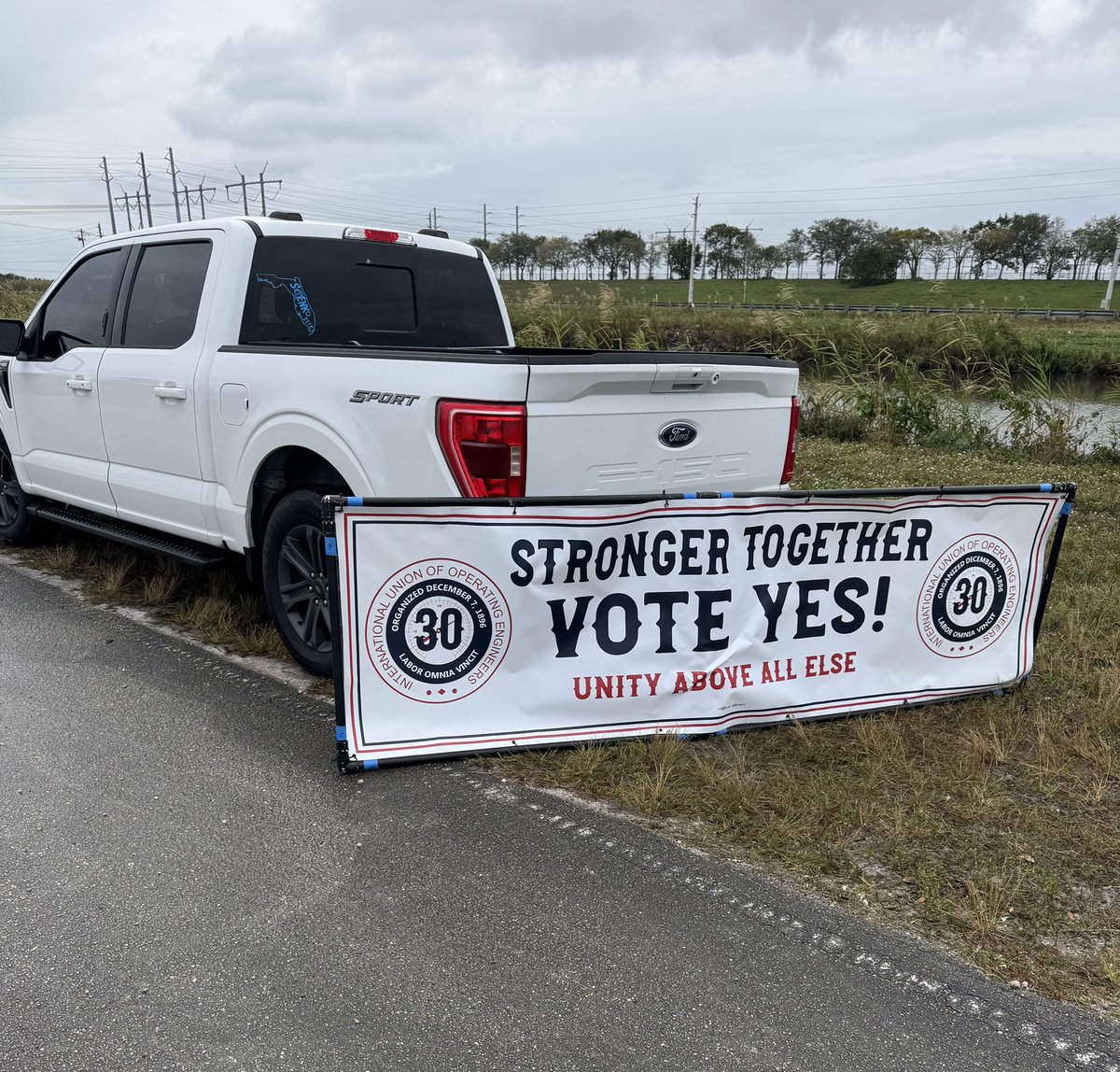 IUOELocal30's tweet photo. NEARLY 300 WORKERS VOTE TO JOIN LOCAL 30! In just the last few days we have organized sites in Newtown, CT; Tampa, FL; &amp; the Skilled Craft Workers @ the South Florida Water Management District. Congrats on voting to be represented by the IUOE Local 30 🙌3️⃣0️⃣ #AlwaysOnWatch #1u https://t.co/29iIyY1HQD