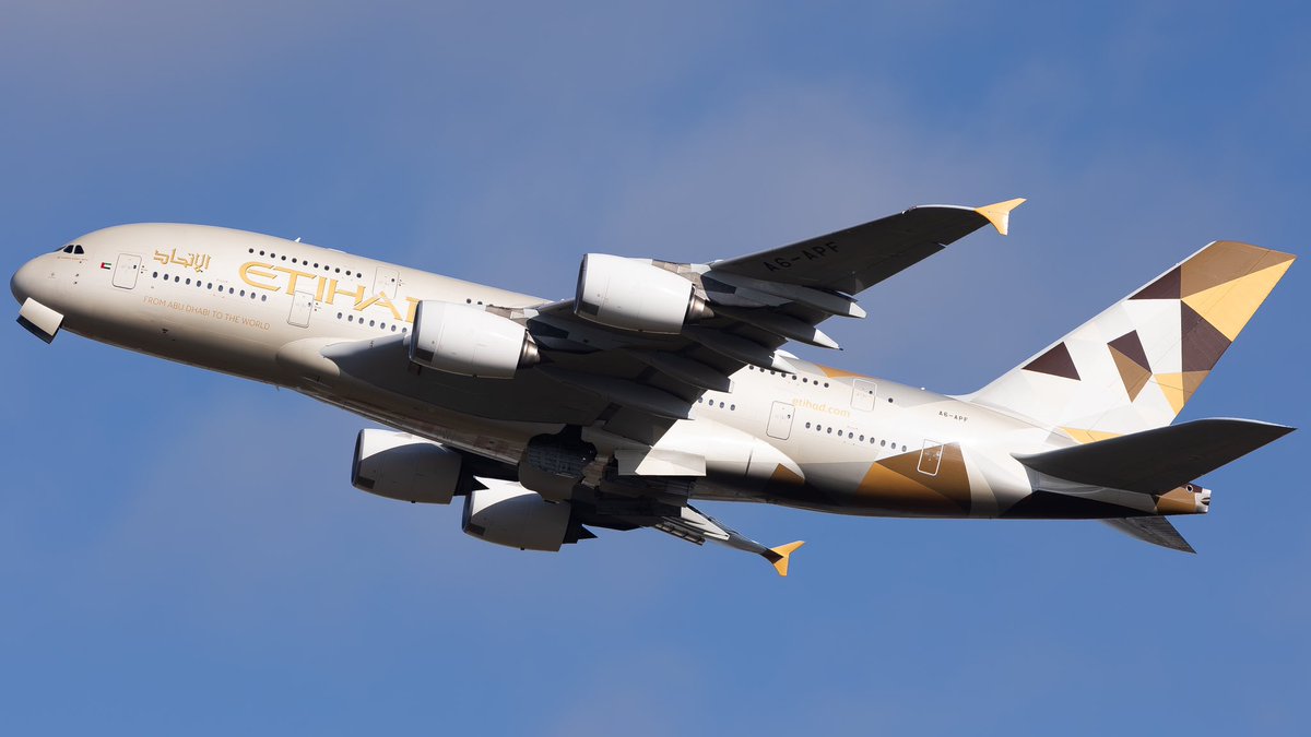 HugoFraca's tweet image. Du trafic plutôt sympa en début de matinée à CDG, avec un peu de chance sur la météo également ⛅️