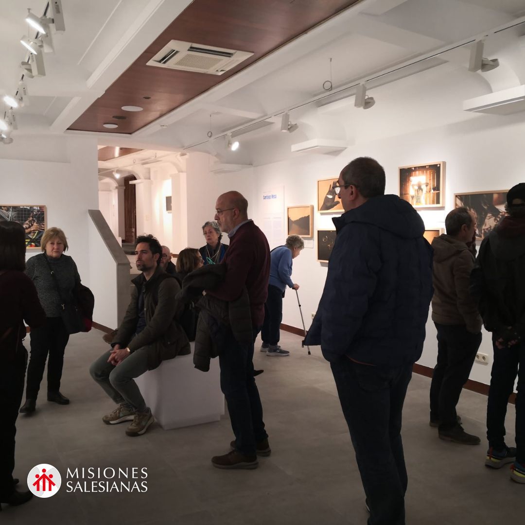 MSalesianas's tweet image. 📸 Ayer nos visitó @es_RSF ¡Gracias!
Hasta el sábado, en nuestro #MuseoMS, visita las obras finalistas y ganadoras del Premio Luis Valtueña de Fotografía Humanitaria🌍
📍Calle Lisboa, 4 (#Madrid)
🎟️ Gratis
V 10-14 h y 16-20 h. S 10-14 h
#FotografíaHumanitaria