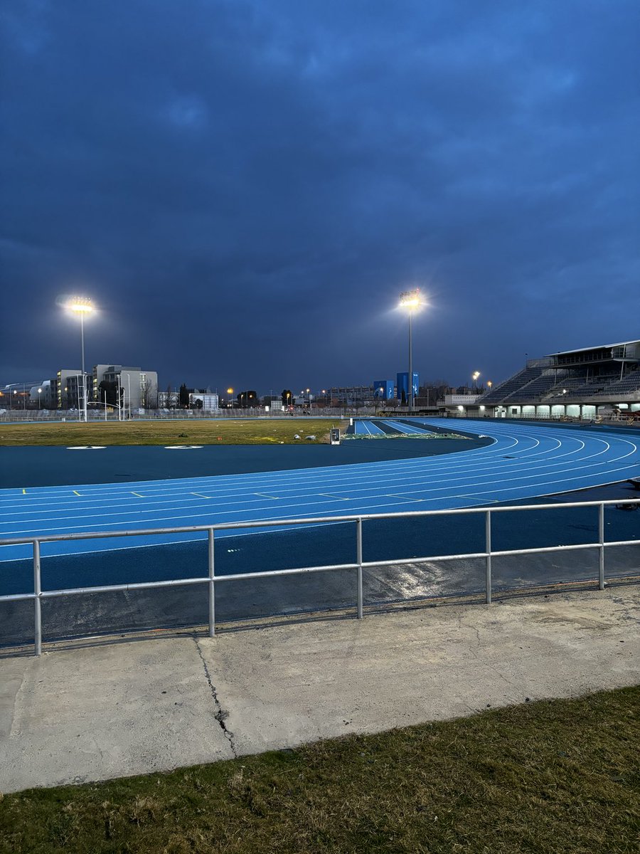 Ya falta menos … Zaragoza volverá a tener una pista en condiciones..! Parece mentira que a estas alturas en el 2025 nos alegremos de que sea la única en toda la ciudad ( más de 750.000 habitantes ) y el resto de la Provincia..! A donde hemos llegado ..!