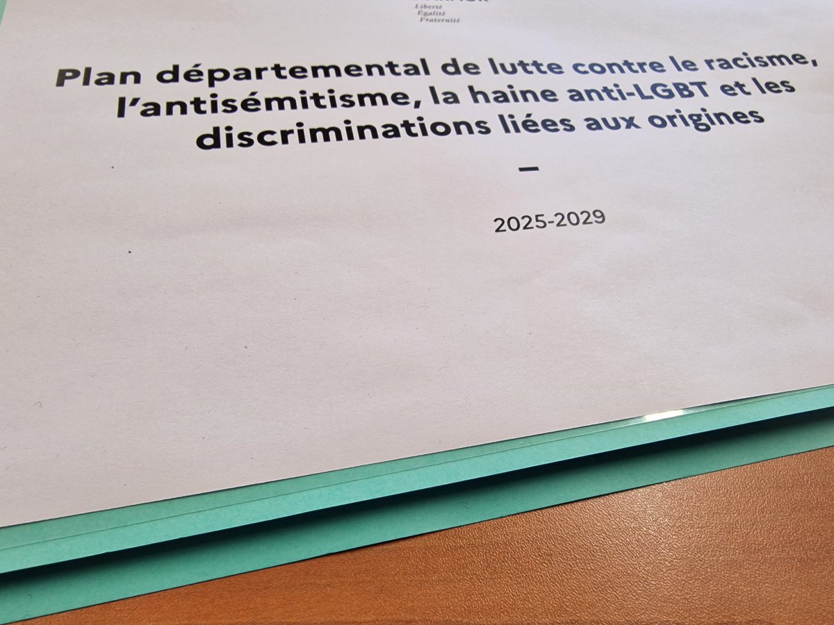 Julien Wattebled-Procureur St Brieuc (@procstbrieuc) on Twitter photo Présentation du plan départemental de lutte contre le racisme,l'antisémitisme,la haine et les discriminations dans le cadre du CORAHD,aux côtés de <a href="/Prefet22/">Préfet des Côtes-d'Armor</a>. Avec comme objectifs: mieux mesurer le phénomène,inciter les victimes à déposer plainte et mieux sanctionner les auteurs Présentation du plan départemental de lutte contre le racisme,l'antisémitisme,la haine et les discriminations dans le cadre du CORAHD,aux côtés de <a href="/Prefet22/">Préfet des Côtes-d'Armor</a>. Avec comme objectifs: mieux mesurer le phénomène,inciter les victimes à déposer plainte et mieux sanctionner les auteurs