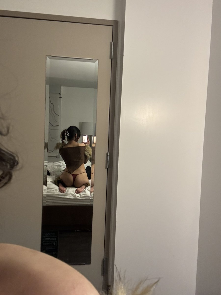 tboyjesse's tweet photo. should i start doing more feet content? <333 
#trans #nsfw #ftm #TS #nsfwtwt https://t.co/FL4YKr0snk