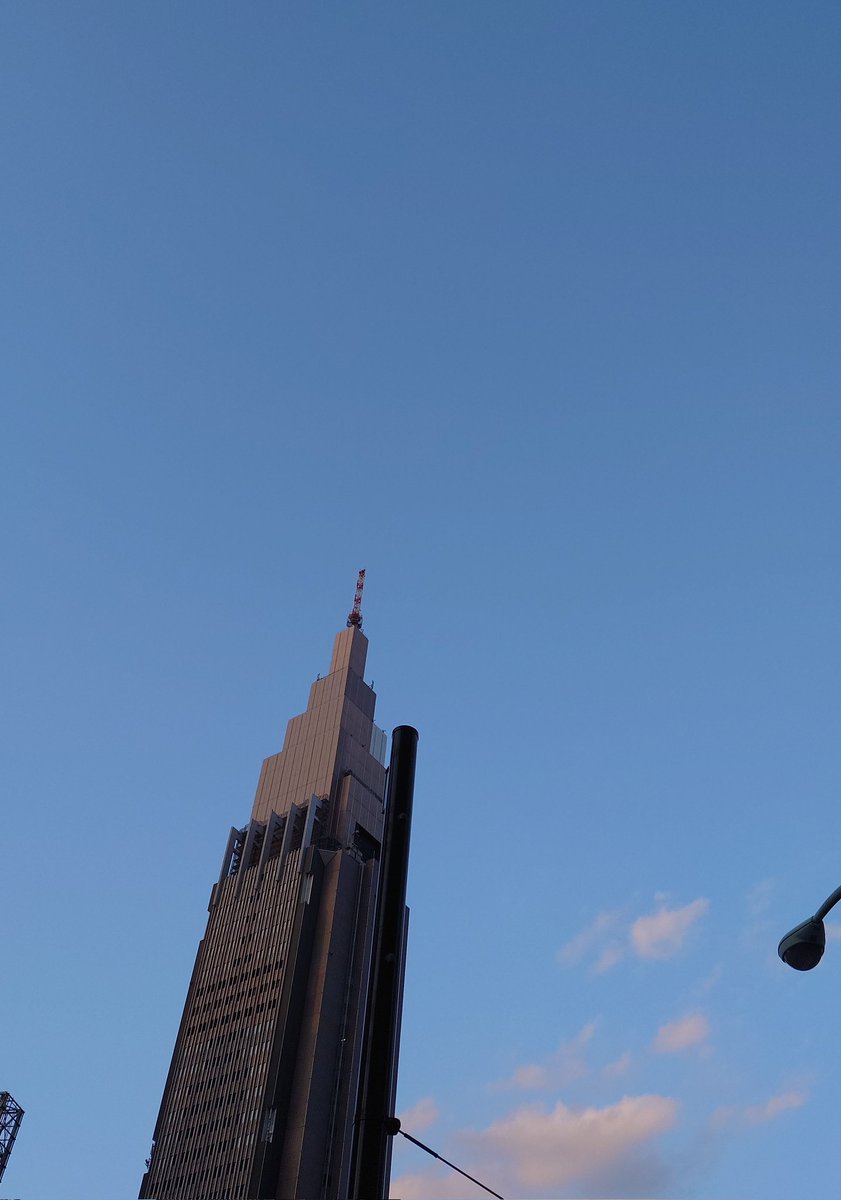 da_tuno's tweet photo. 今日でレッスン1年目が全て無事に終わりました
洗足時代の面々とは違って色々な経験値を積んできた全21人の同クラス生…
洗足での4年間もありつつ、改めて原点回帰して表現に正面から向き合い直した濃い1年だったと思います
いつかどこかでまたあのメンバーと会えることを願って、新たなる決意を胸に https://t.co/MUfyrK7KWi