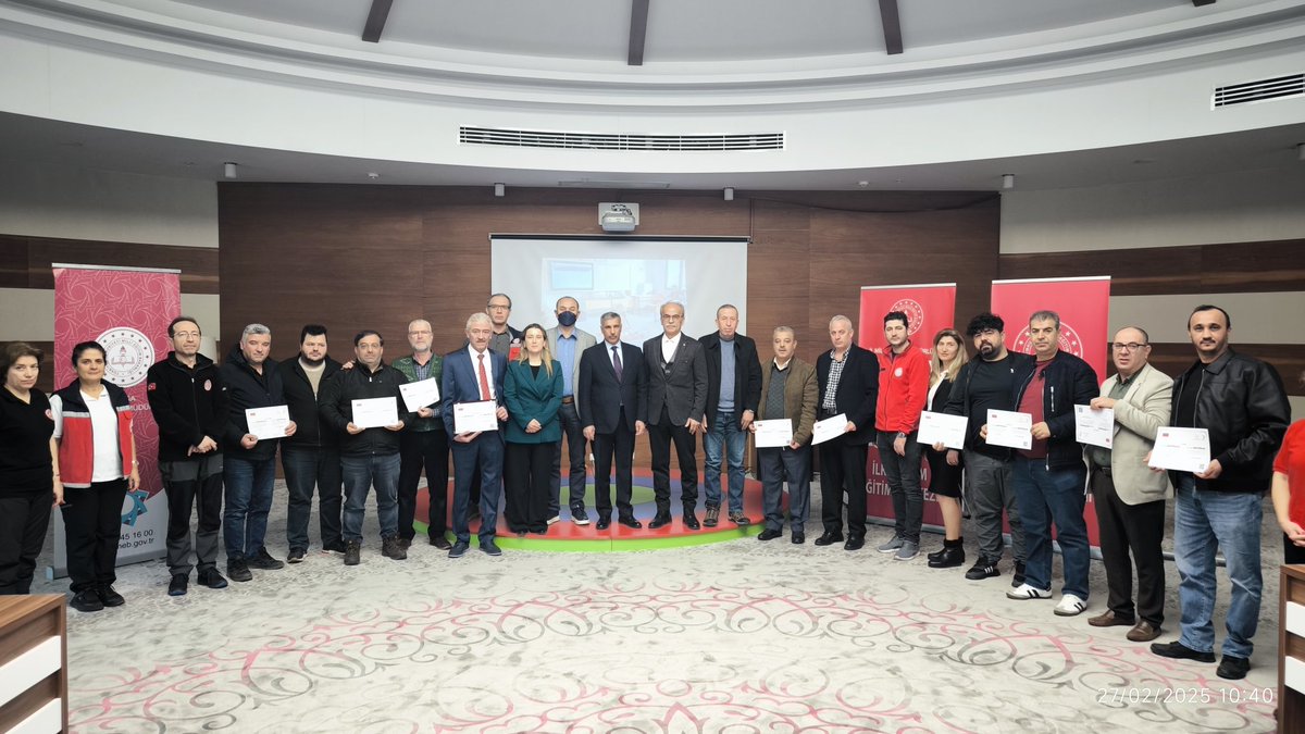 Bursa İl Milli Eğitim Müdürlüğü İlk Yardım Eğitim  Merkezi olarak Okul Servis Şoförlerine yönelik gerceklestirilen İlk Yardım Kurslarının sertifika töreni gerçekleştirildi.
<a href="/tcmeb/">Millî Eğitim Bakanlığı</a> 
<a href="/Yusuf__Tekin/">Yusuf Tekin</a> 
 <a href="/omurfatih/">Ömür Fatih Karakullukçu</a> 
<a href="/ozkan_meb/">Özkan AVCI</a> 
<a href="/cemalunal_/">C.ÜNAL</a> 
<a href="/bursailmem16/">Bursa İl Millî Eğitim Müdürlüğü</a> 
<a href="/Alireisoglu34/">Dr. Ahmet ALİREİSOĞLU</a>
<a href="/yunusbulut1216/">Yunus BULUT</a>