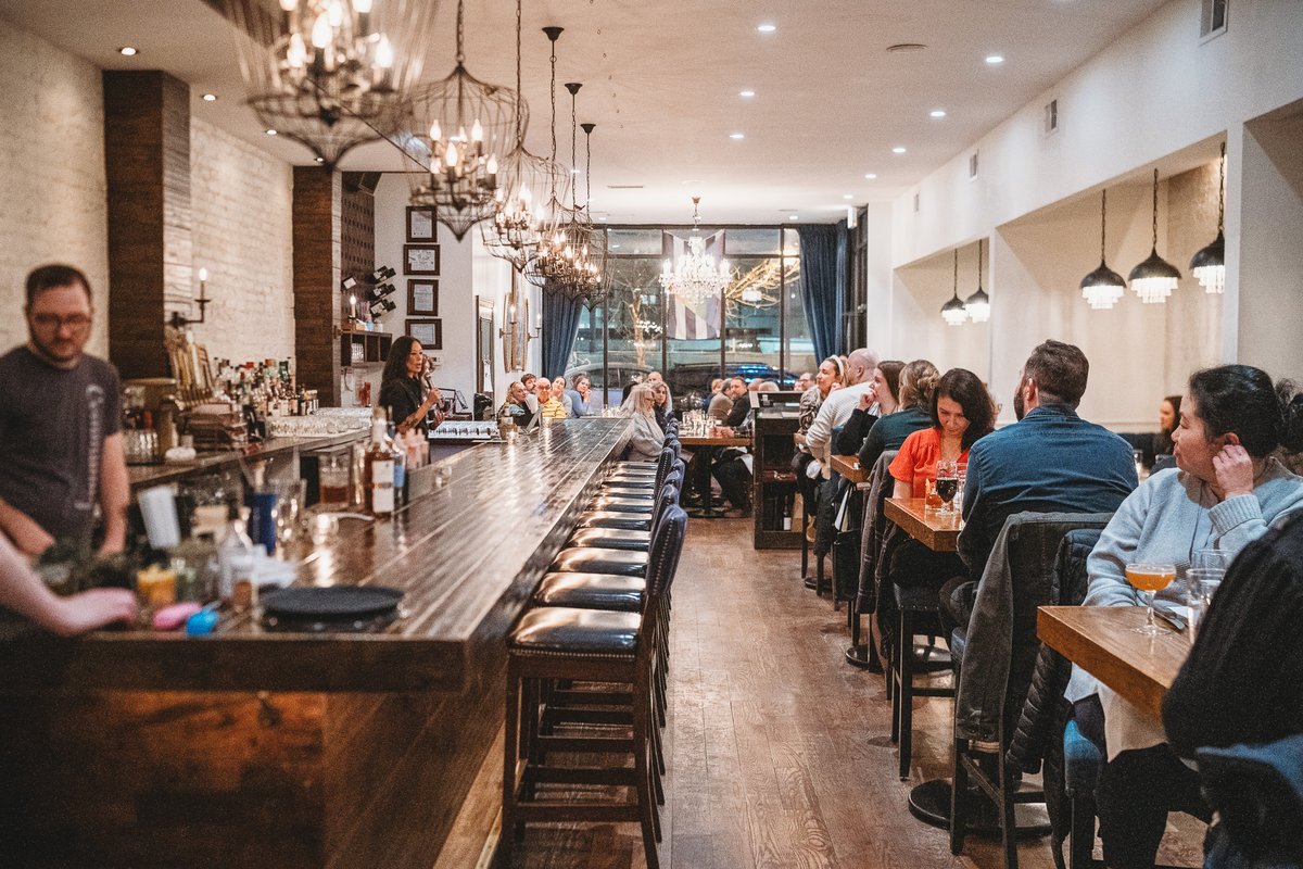 maplewoodbeer's tweet photo. The Maplewood team had an incredible dinner last night at @CommunityTavern  for their 3 course whiskey pairing.

Thank you Chef Joey Beato and GM Karen for featuring Fat Pug American Single Malt Whiskey for the dessert course. It was a delicious PB&amp;J cocktail in a glass. 🥃 https://t.co/XyHCUNFMJV